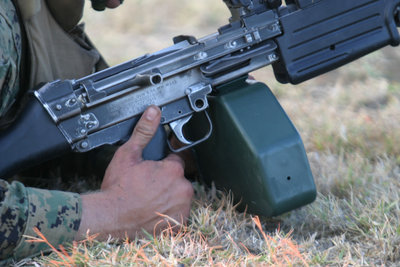 m249 ammobox top coveropen receiver right.jpg